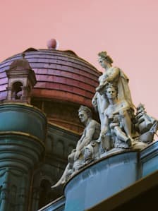 Eastern facade statues.jpg